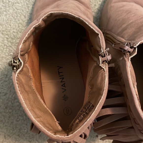 Vanity | suede fringe ankle boots | size 9 - Picture 3 of 8